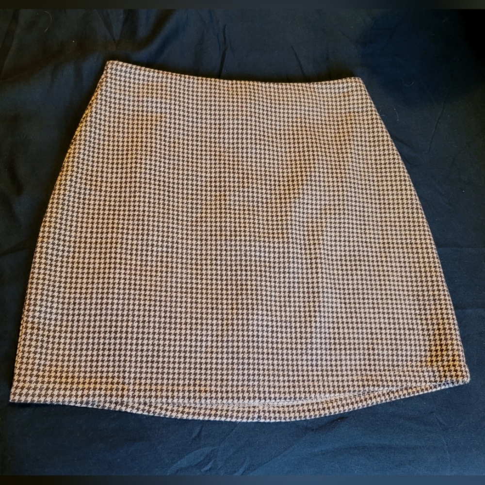 SHEIN skirt. Size 4. Houndstooth brown, tan